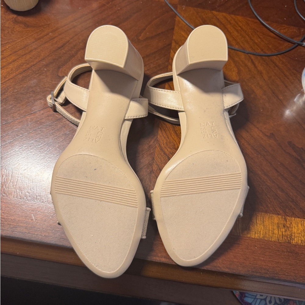 Elegant Naturalizer Tan Straw Raffia Sandal Heels with woven details - Picture 5 of 5